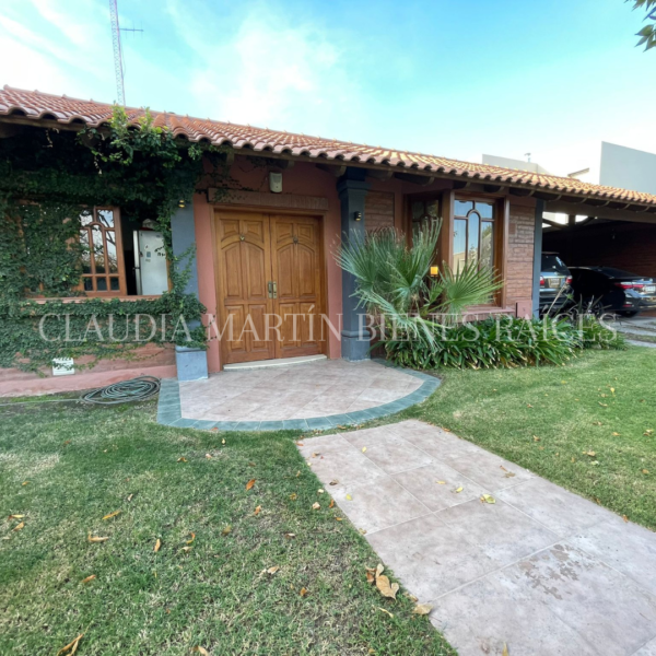 Hermosa casa en alquiler en Barrio Privado Palmares del Sol