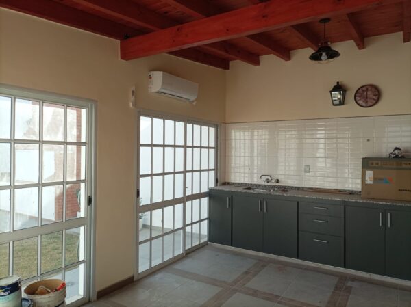 Esta casa espectacular ampliada está ubicada en el Barrio Foeva - Imagen 8