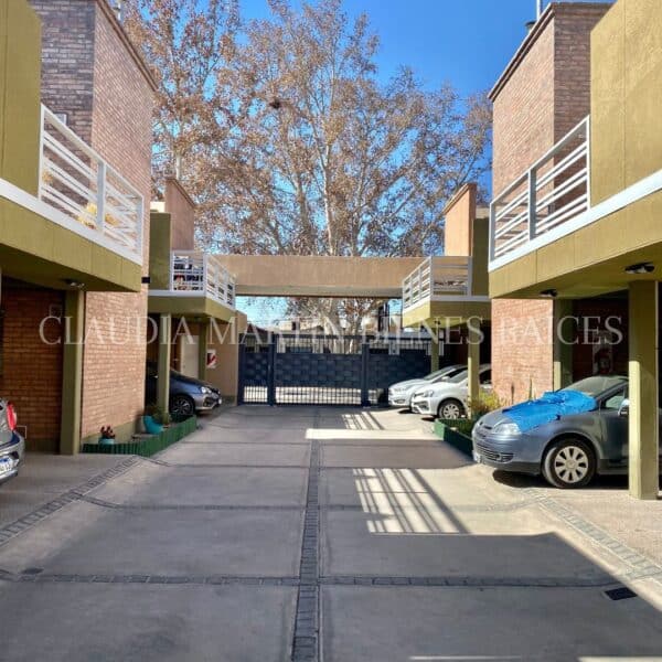 Amplio y moderno depto en Consorcio Privado San Pietro - Imagen 2