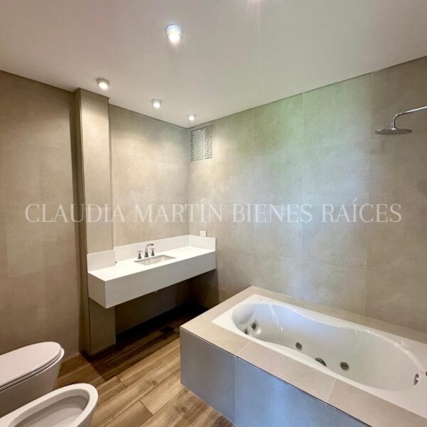 Espectacular casa a estrenar en Barrio Privado Ayres del Libertador, Rivadavia. - Imagen 10