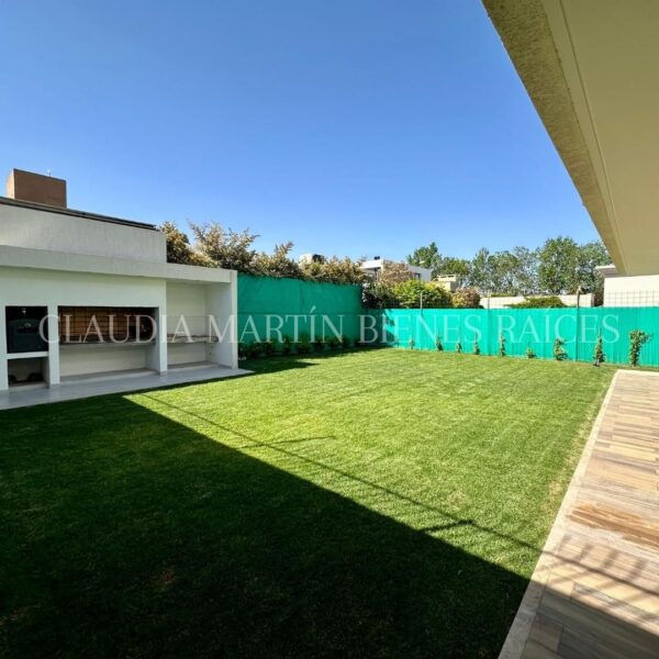 Espectacular casa a estrenar en Barrio Privado Ayres del Libertador, Rivadavia. - Imagen 12